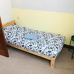 Cosy House, 3 Bedrooms, Private Parking, Wifi, Patio