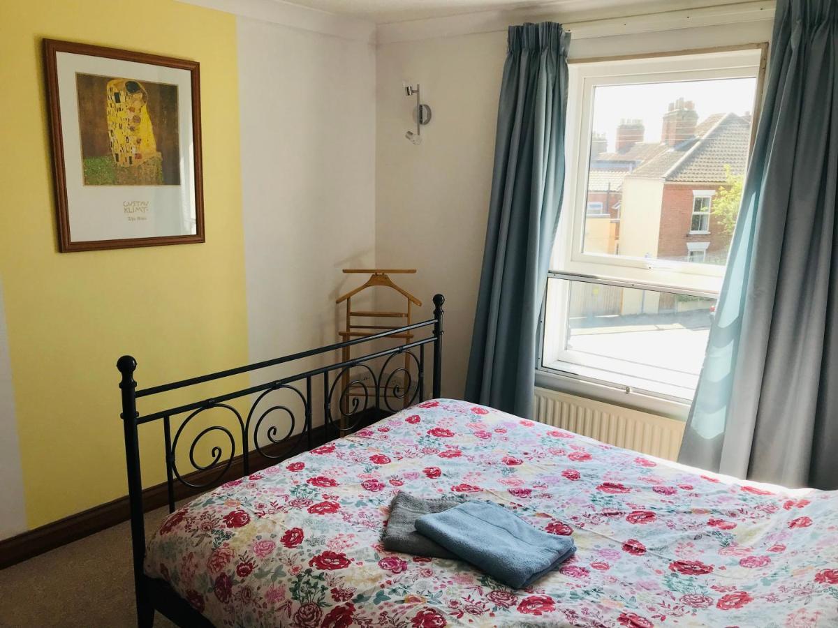 Holiday home Cosy House, 3 Bedrooms, Private Parking, Wifi, Patio *